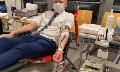 Matthias Diependaele geeft bloed