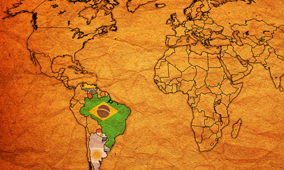 Kaart wereld met vlag Brazilië