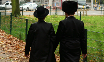 Joden op wandel in het park