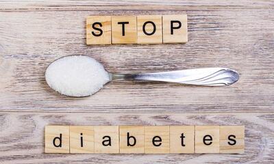 Stop diabetes en lepel met suiker