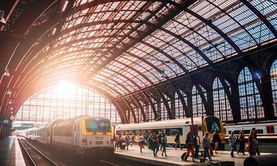 Station NMBS Antwerpen met trein