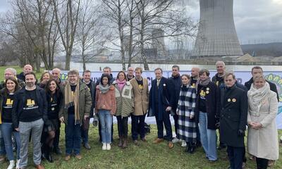 N-VA-delegatie in Tihange voor Stand-up for Nuclear-manifestatie
