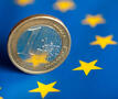 euromunt op Europese vlag